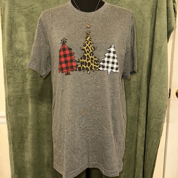 Patterned Christmas tree shirt 🌲 🎅 - Picture 3 of 4